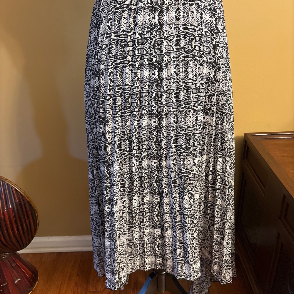Hi lo pleated skirt